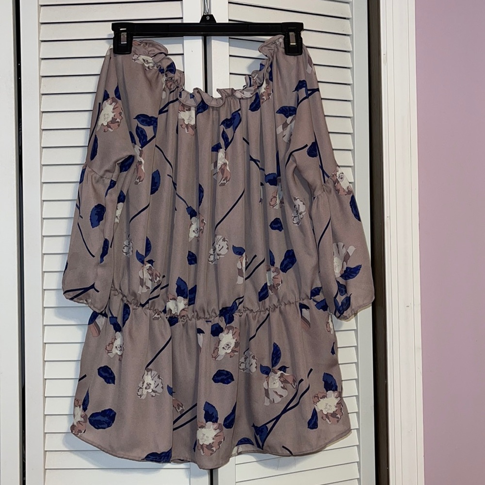 Very stretchy blouse! Size XL but can fit XXL!!